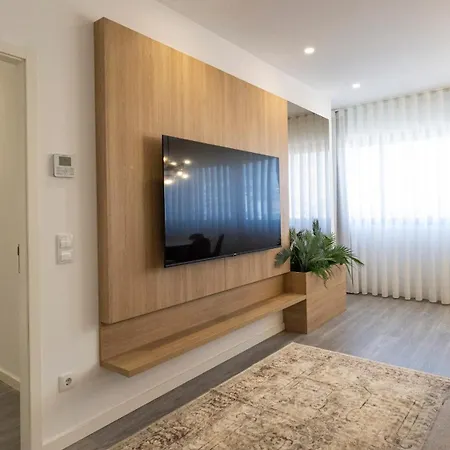 Bright 2br Flat Near Praca Da Galiza By Lovelystay *