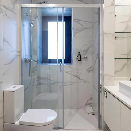 Bright 2br Flat Near Praca Da Galiza By Lovelystay