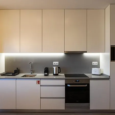 Bright 2br Flat Near Praca Da Galiza By Lovelystay Apartman Porto