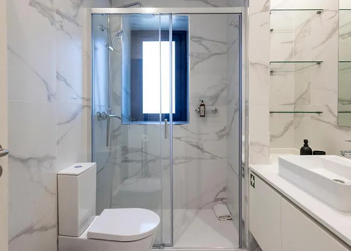 Bright 2br Flat Near Praca Da Galiza By Lovelystay