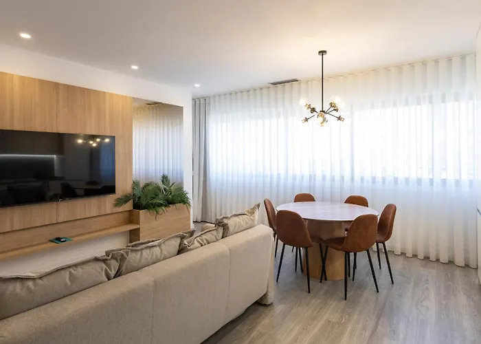 Bright 2br Flat Near Praca Da Galiza By Lovelystay * ポルト