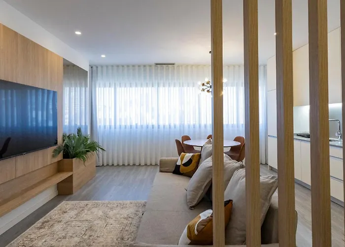 Bright 2br Flat Near Praca Da Galiza By Lovelystay Appartement