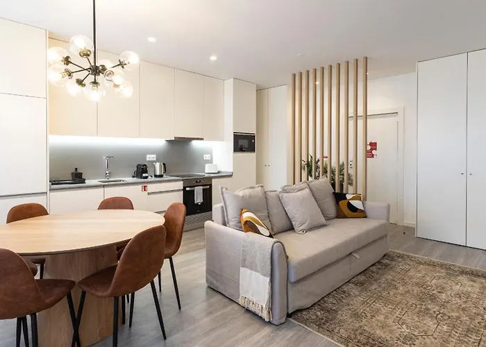 Bright 2br Flat Near Praca Da Galiza By Lovelystay *