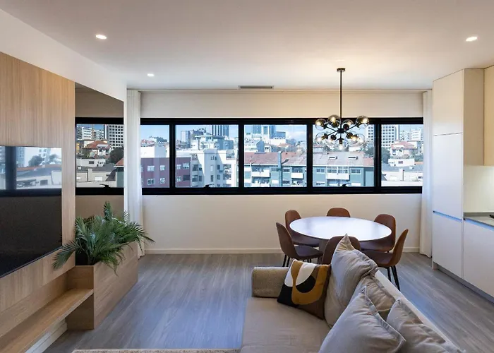 Bright 2br Flat Near Praca Da Galiza By Lovelystay