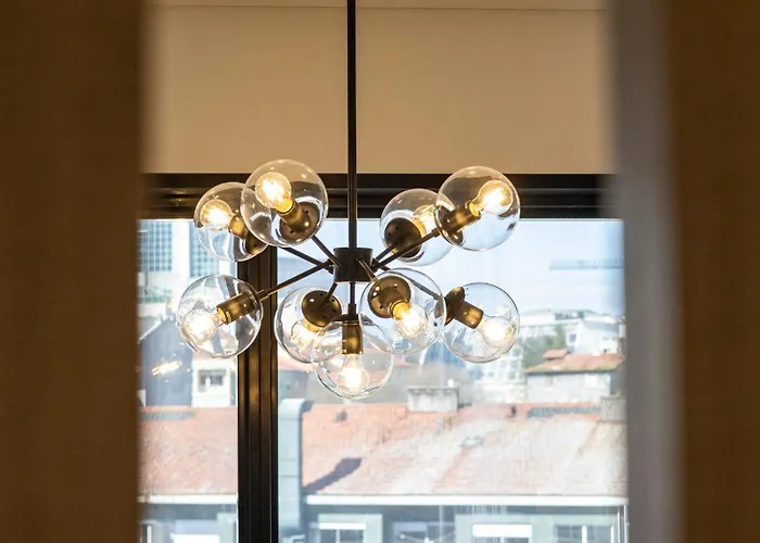 Bright 2br Flat Near Praca Da Galiza By Lovelystay アパート ポルト