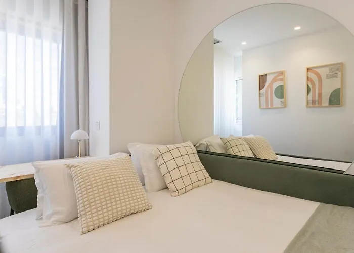 Bright 2br Flat Near Praca Da Galiza By Lovelystay