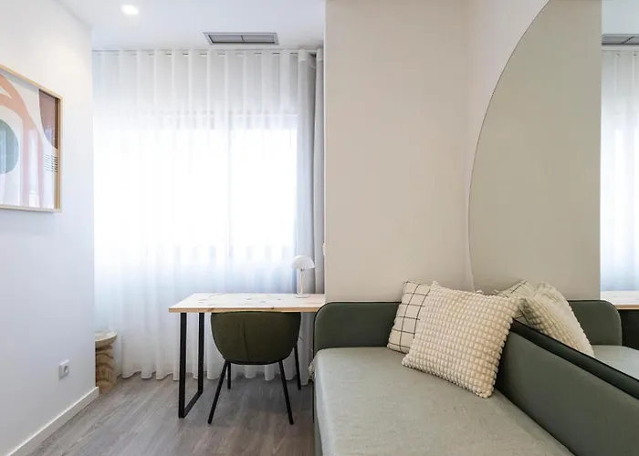Bright 2br Flat Near Praca Da Galiza By Lovelystay アパート