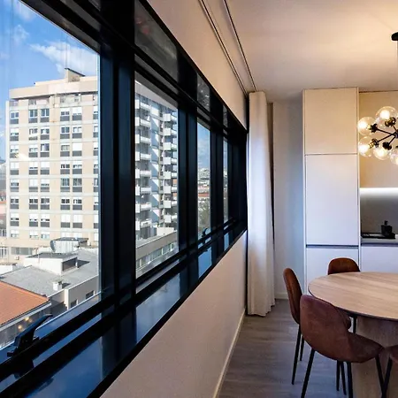 Bright 2br Flat Near Praca Da Galiza By Lovelystay