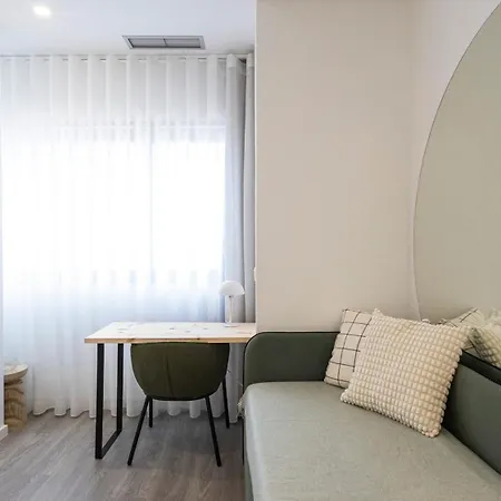 Bright 2br Flat Near Praca Da Galiza By Lovelystay Апартаменты