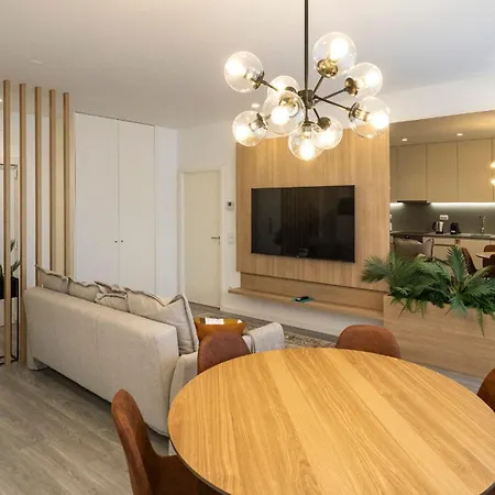 Lejlighed Bright 2br Flat Near Praca Da Galiza By Lovelystay