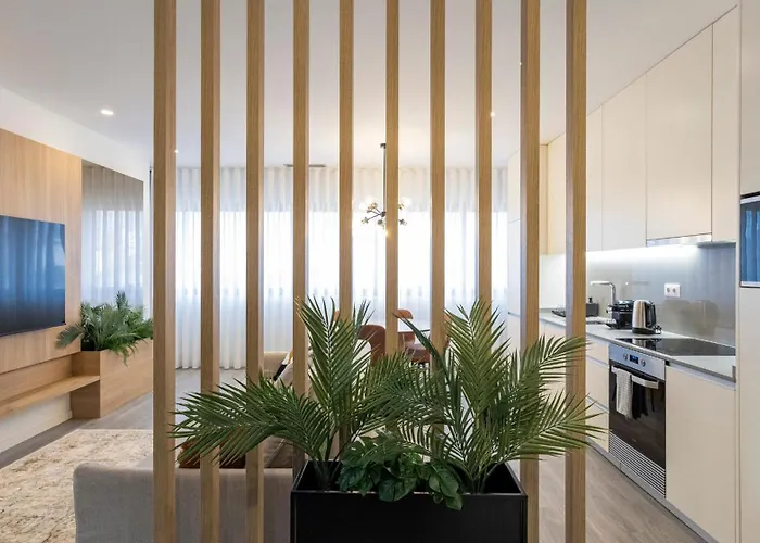 Bright 2br Flat Near Praca Da Galiza By Lovelystay شقة بورتو