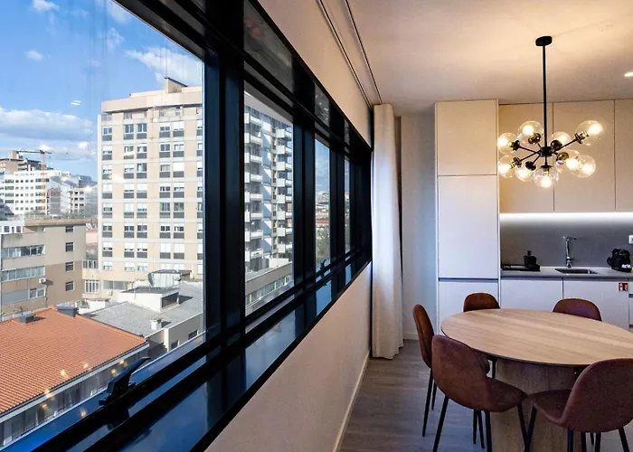 Bright 2br Flat Near Praca Da Galiza By Lovelystay