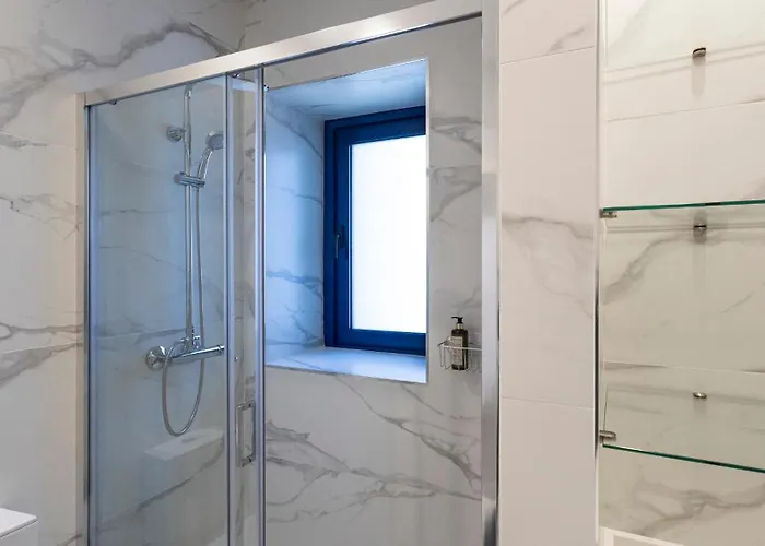 Bright 2br Flat Near Praca Da Galiza By Lovelystay شقة بورتو