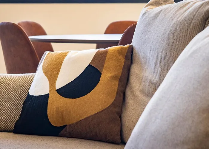 Bright 2br Flat Near Praca Da Galiza By Lovelystay