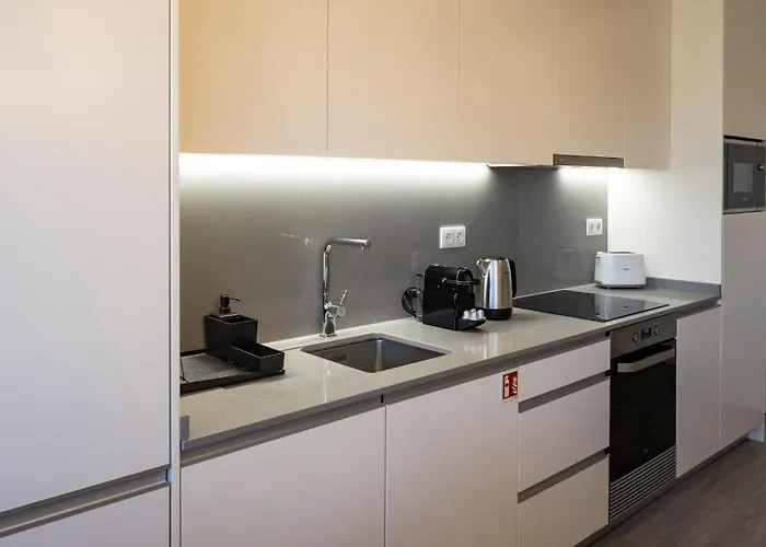 Bright 2br Flat Near Praca Da Galiza By Lovelystay