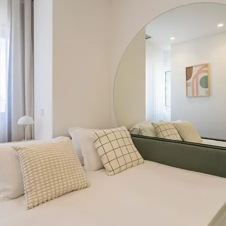 Bright 2br Flat Near Praca Da Galiza By Lovelystay